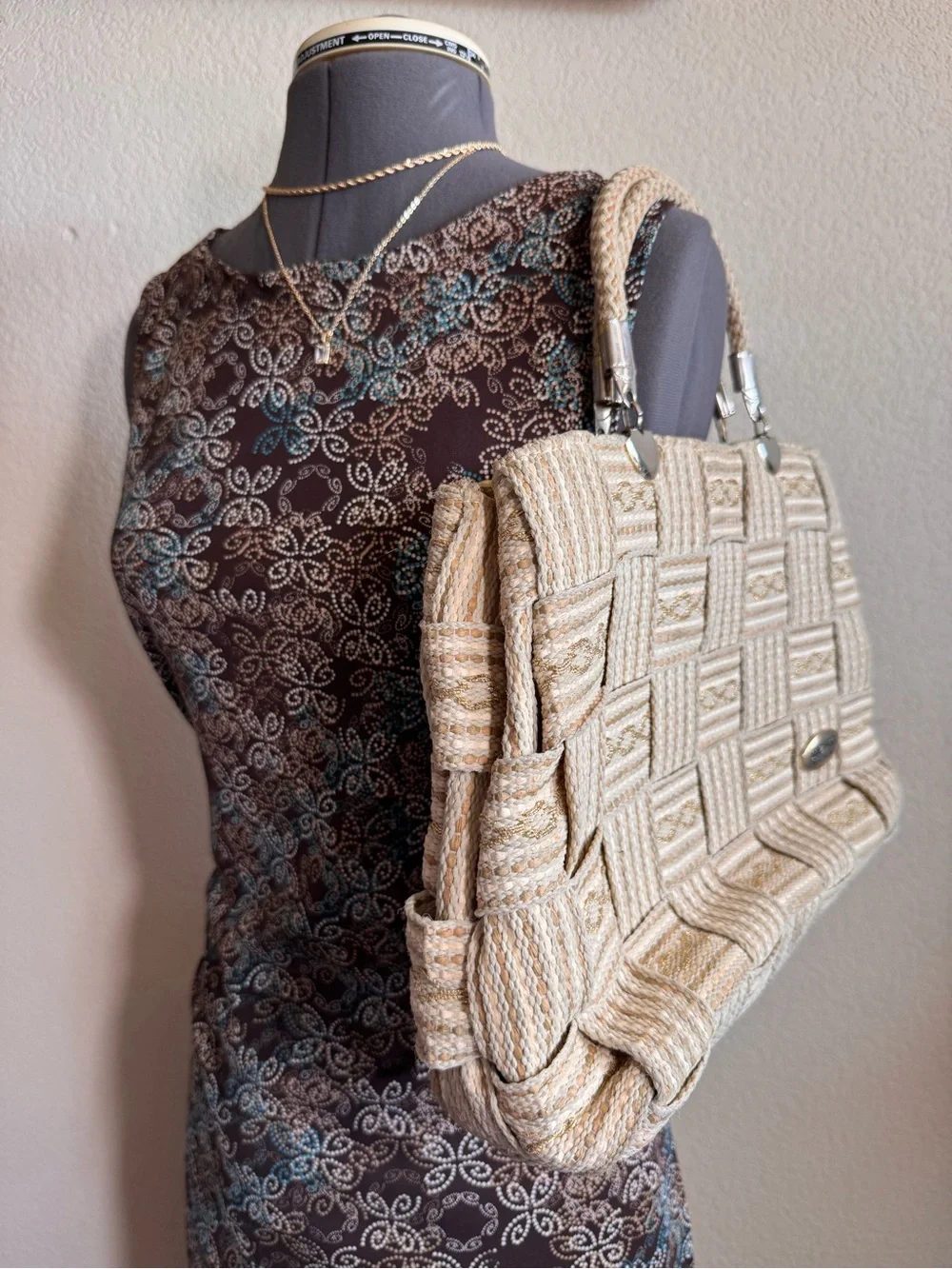 Meucci Italian Woven Shoulder HandBag Purse Tan Gold